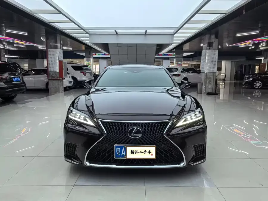 Lexus LS