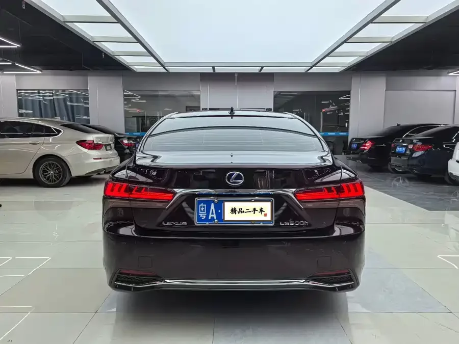 Lexus LS