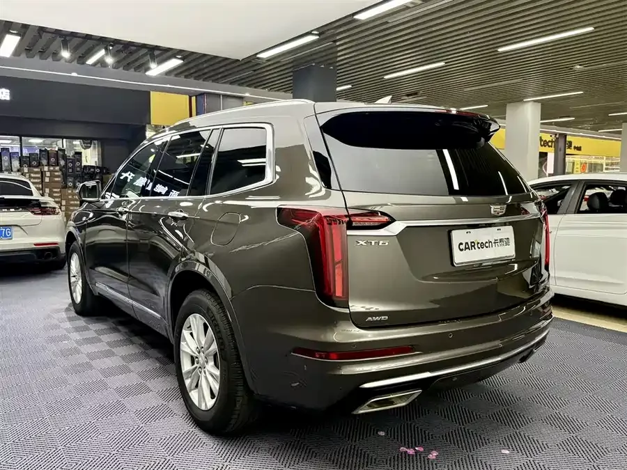 Cadillac XT6