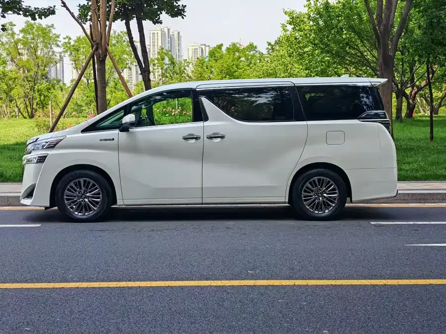 Toyota Crown Vellfire