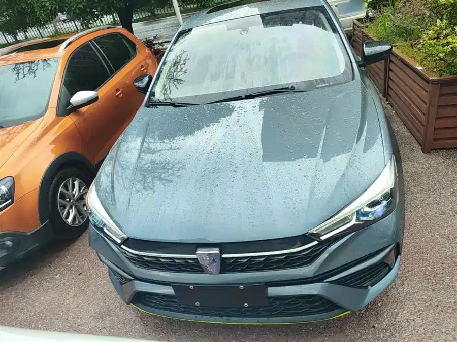 Roewe i5