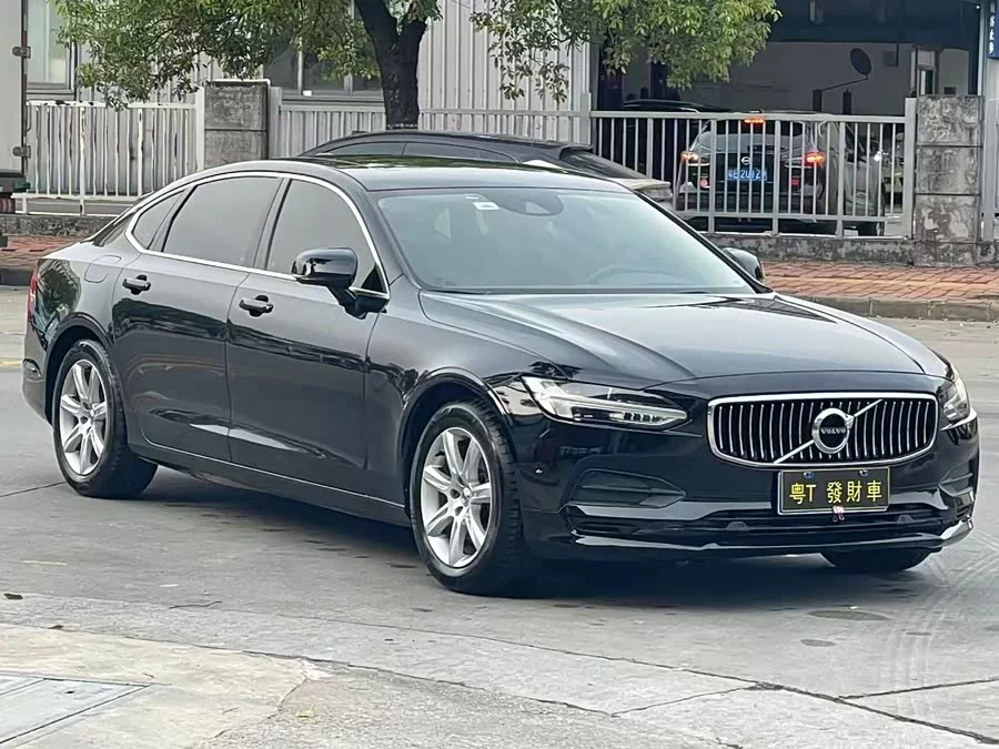Volvo S90