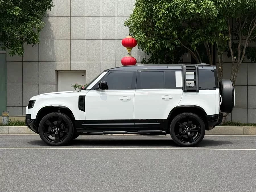 Land Rover guard