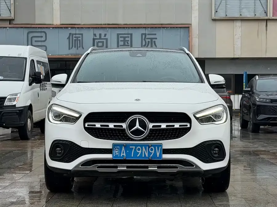 Mercedes Benz GLA