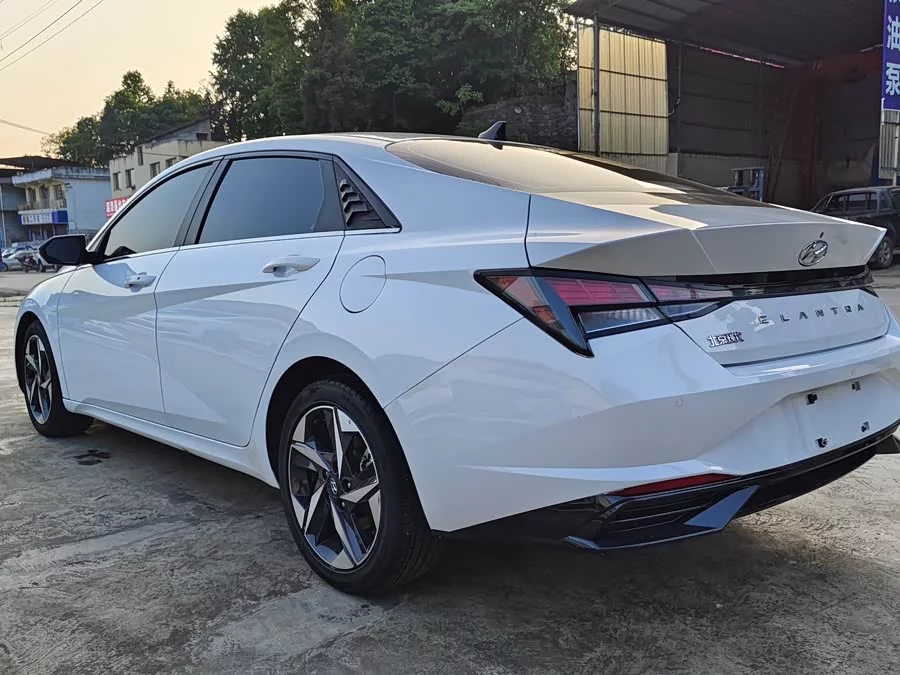 Hyundai Elantra