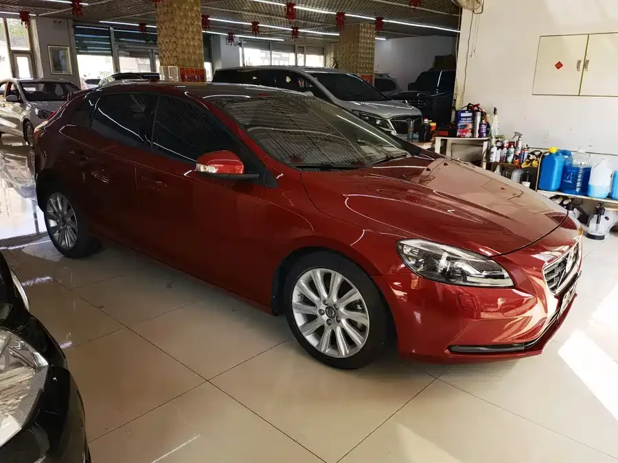 Volvo V40