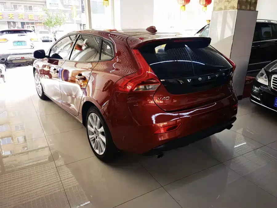 Volvo V40