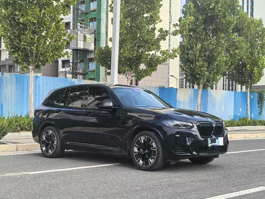 BMW iX3