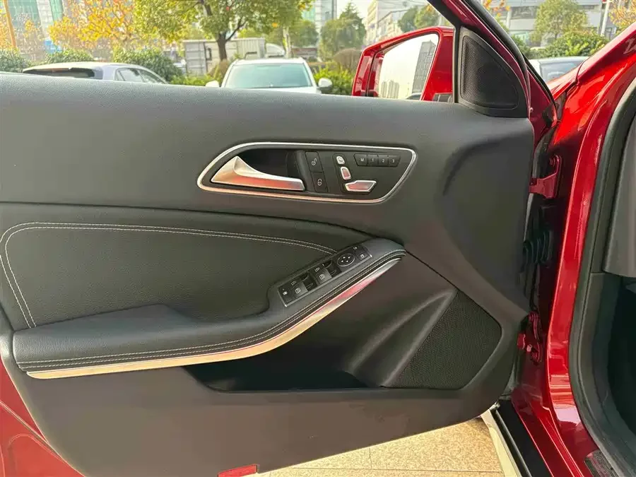 Mercedes Benz GLA