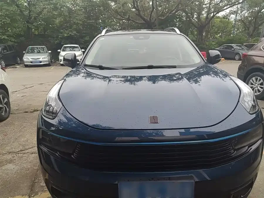 Lynk & Co 01