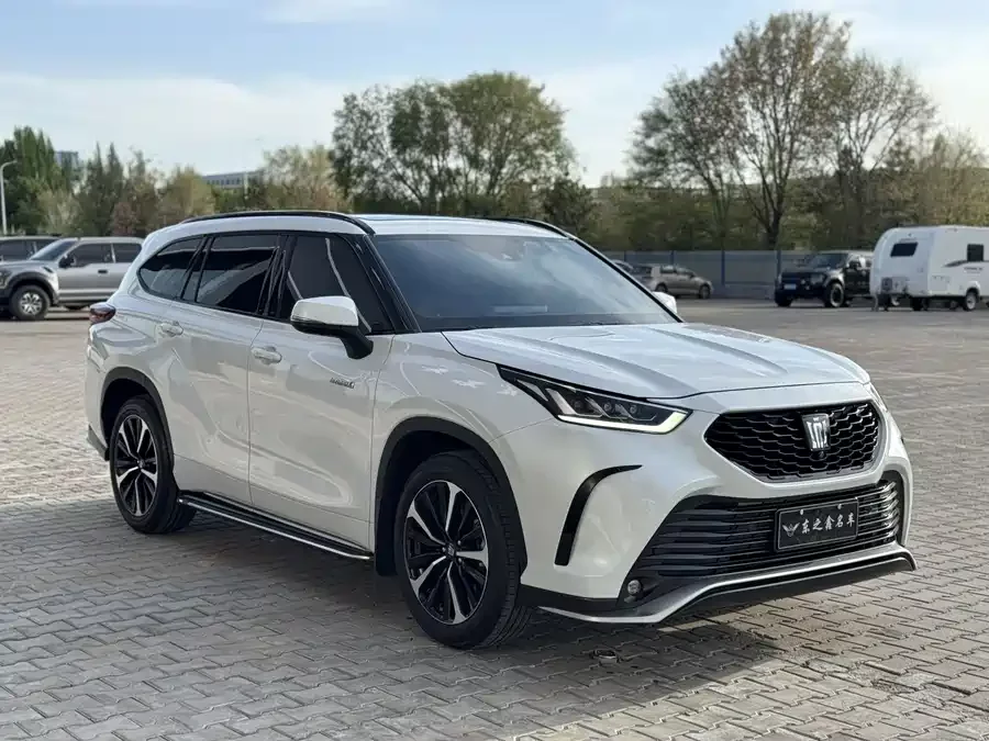 Toyota Crown Land