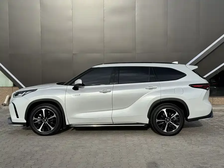 Toyota Crown Land