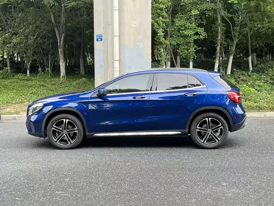 Mercedes Benz GLA