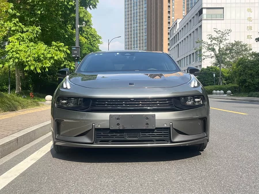 Lynk & Co 03