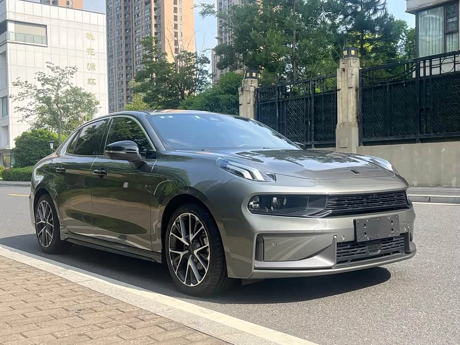 Lynk & Co 03