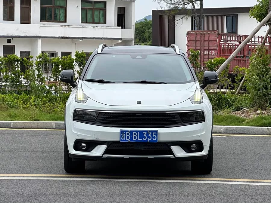 Lynk & Co 01
