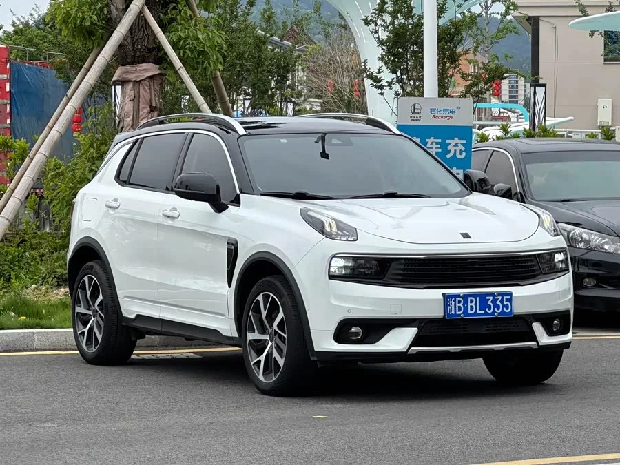 Lynk & Co 01