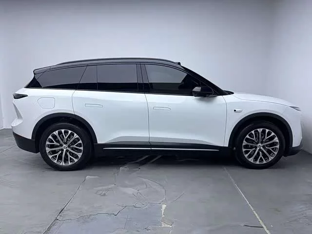 NIO ES6