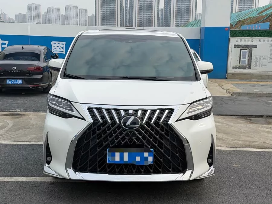 Lexus LM