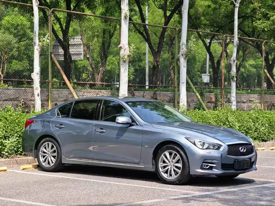 Infiniti Q50L