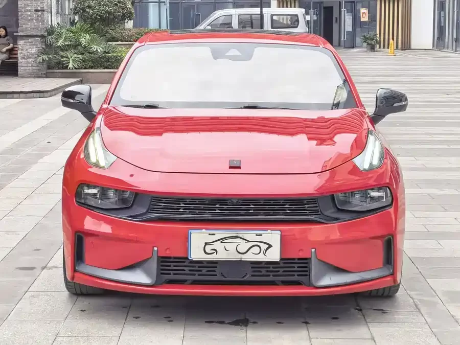Lynk & Co 03