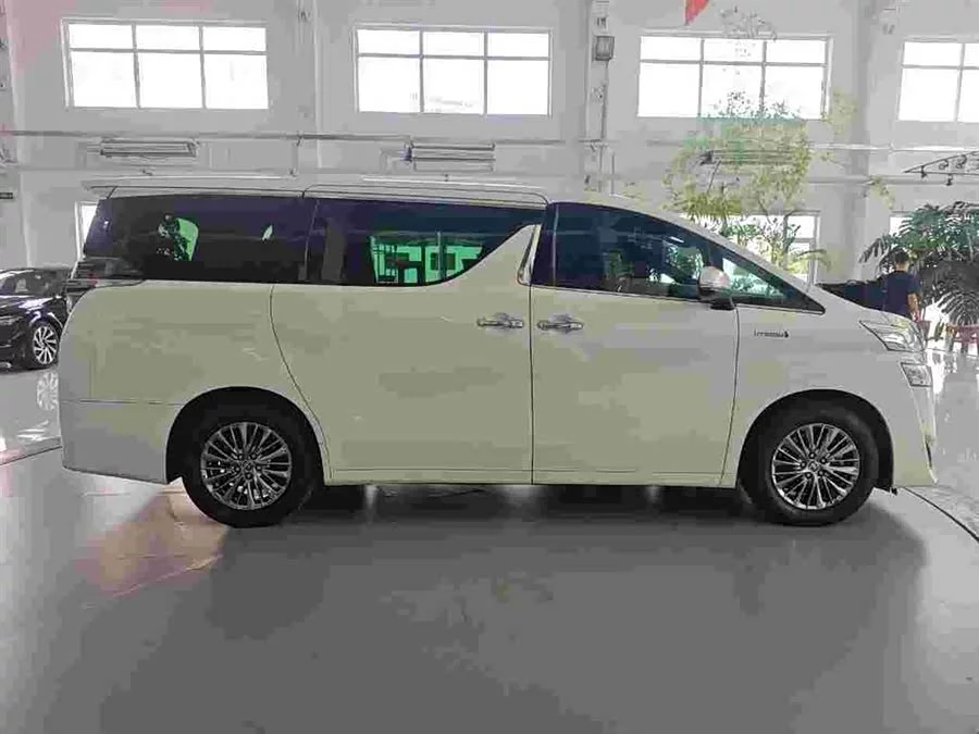 Toyota Crown Vellfire