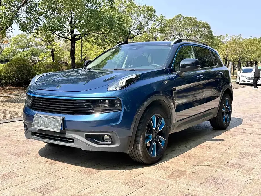 Lynk & Co 01