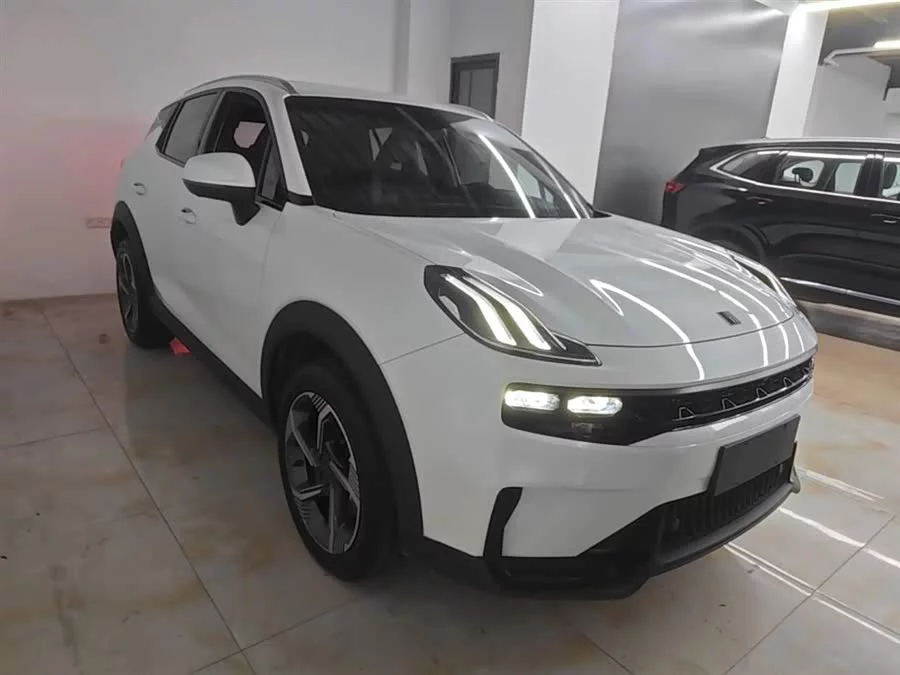 Lynk & Co 06
