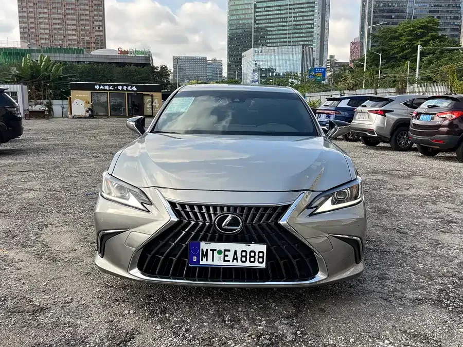 Lexus ES