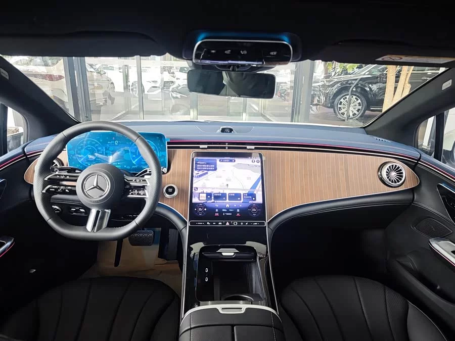 Mercedes Benz EQE