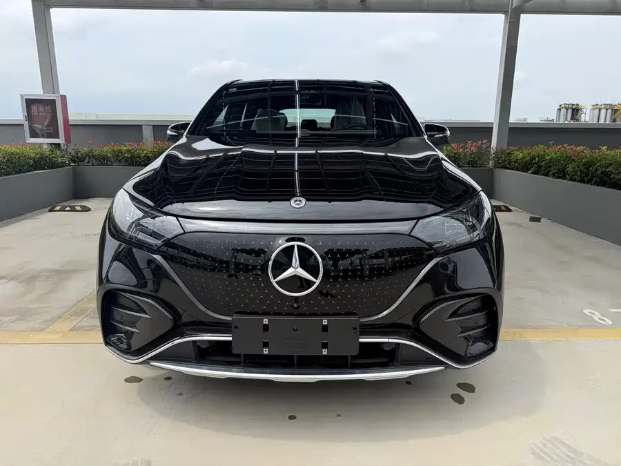 Mercedes Benz EQE SUV