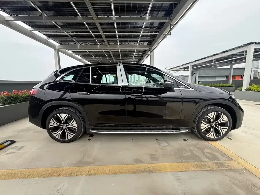 Mercedes Benz EQE SUV
