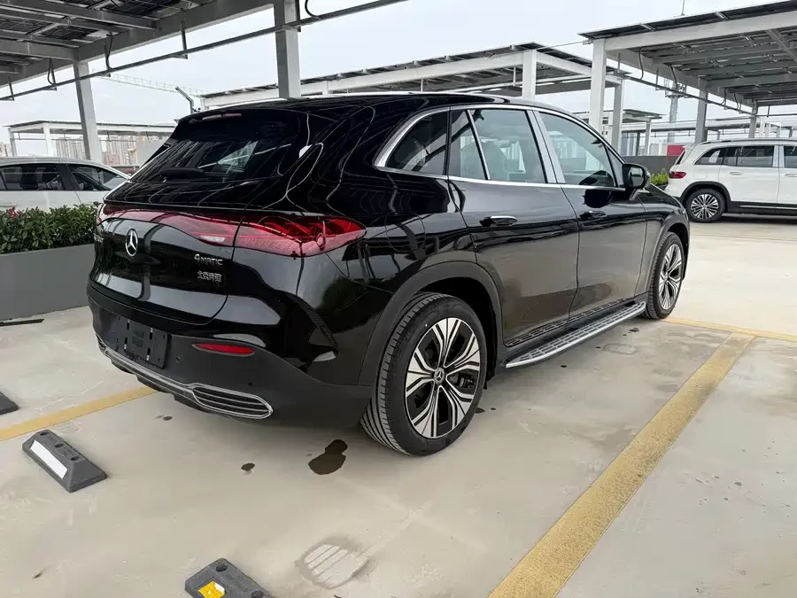 Mercedes Benz EQE SUV