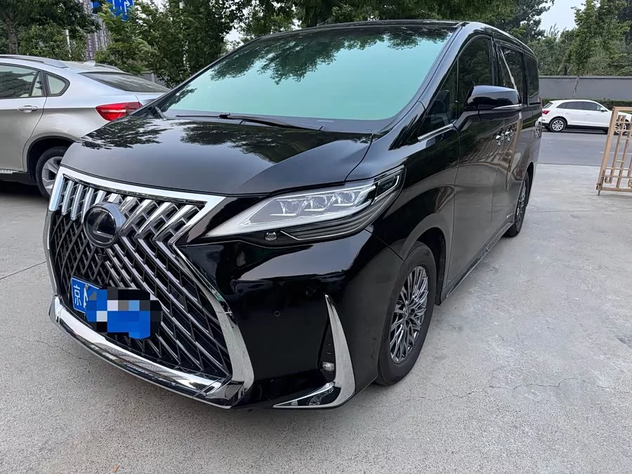 Lexus LM