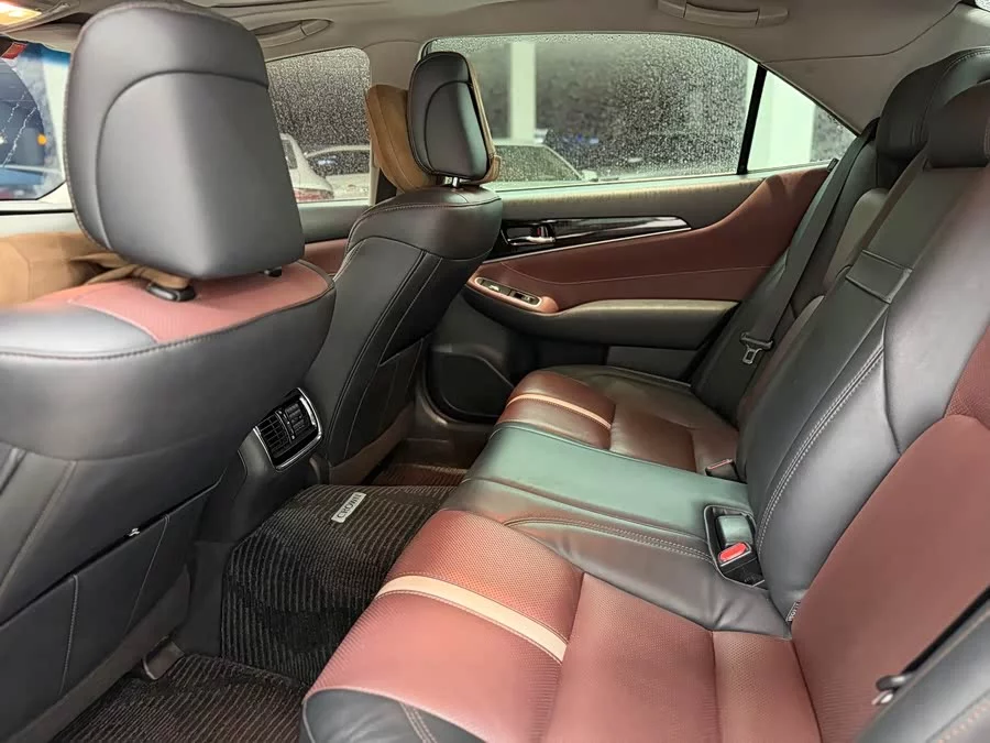 Toyota crown