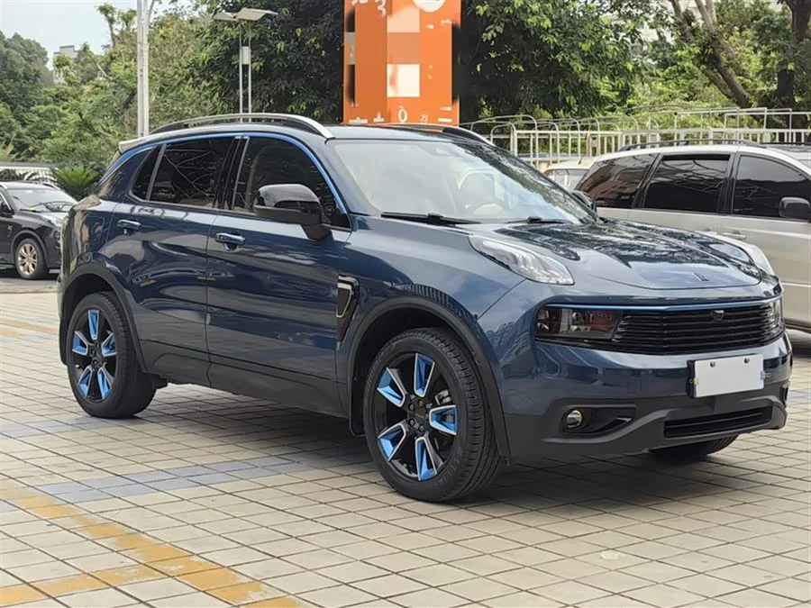 Lynk & Co 01