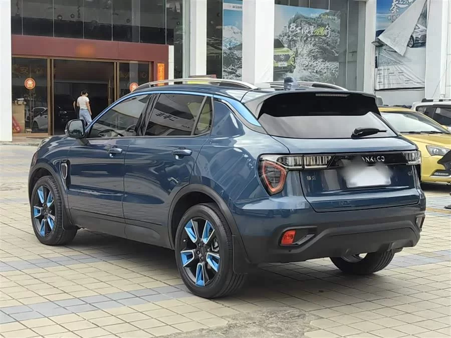 Lynk & Co 01