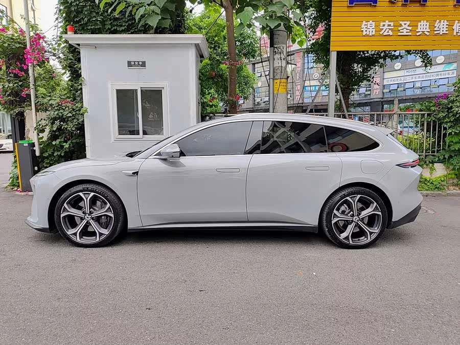 NIO ET5T