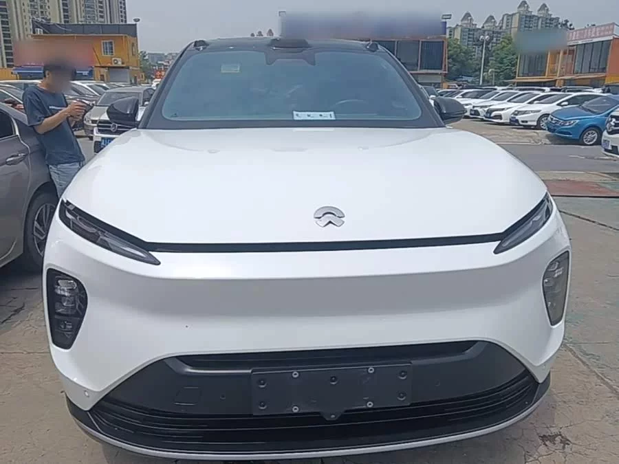 NIO ES8