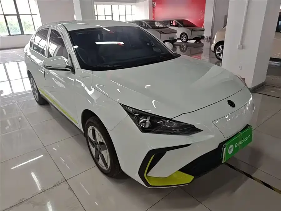 Dongfeng E70