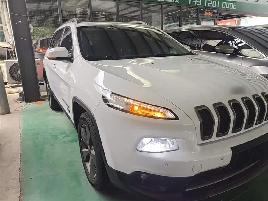 Jeep Cherokee