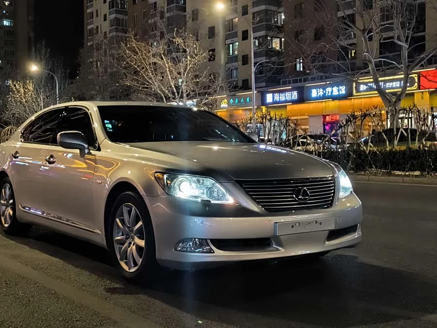 Lexus LS