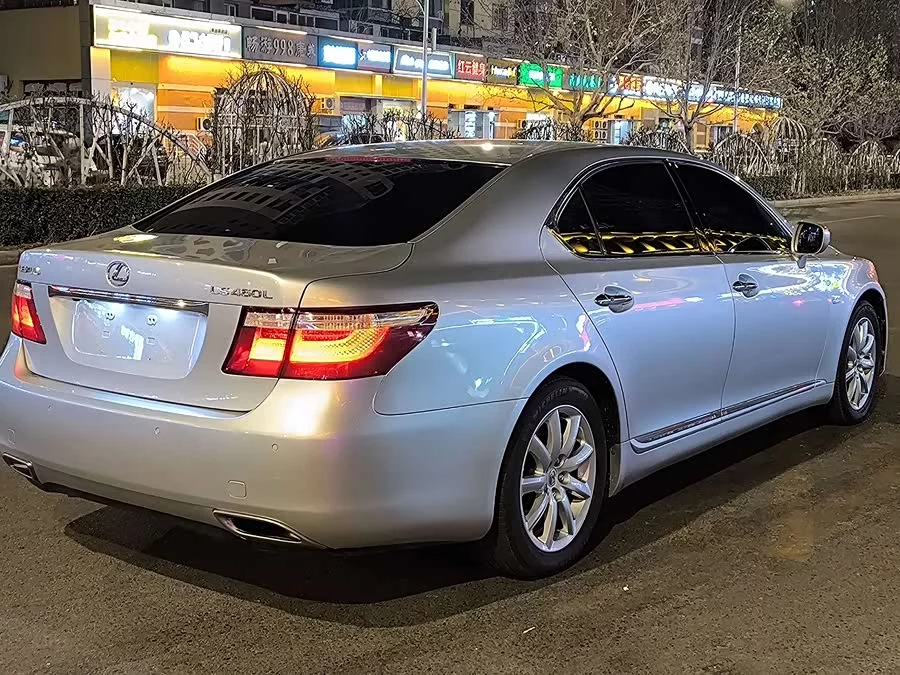 Lexus LS