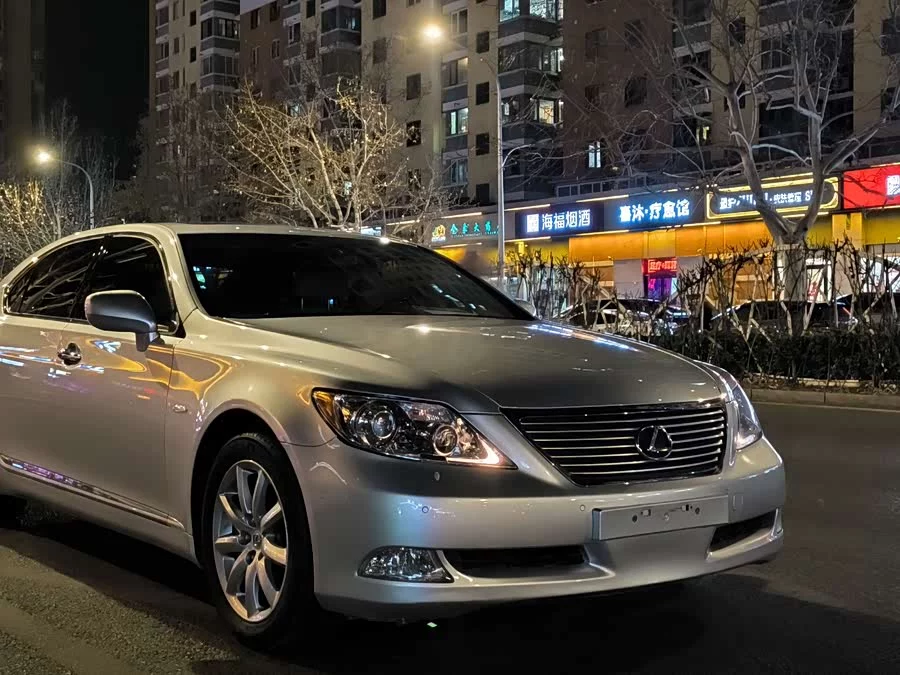 Lexus LS