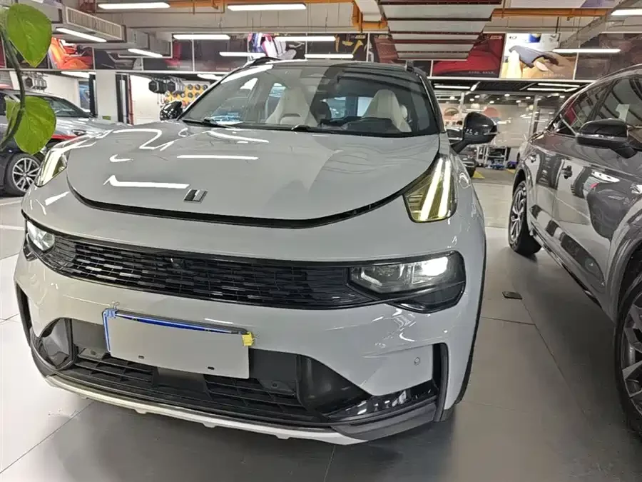 Lynk & Co 01