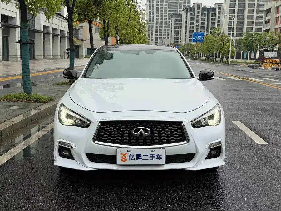 Infiniti Q50L