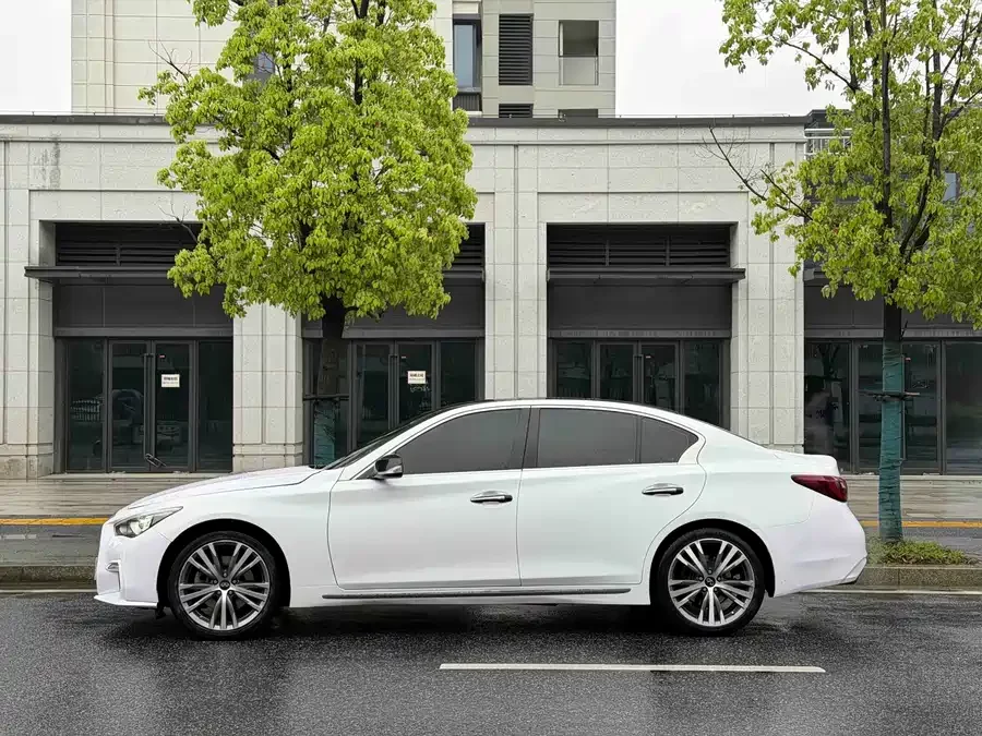 Infiniti Q50L