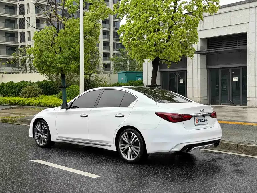 Infiniti Q50L