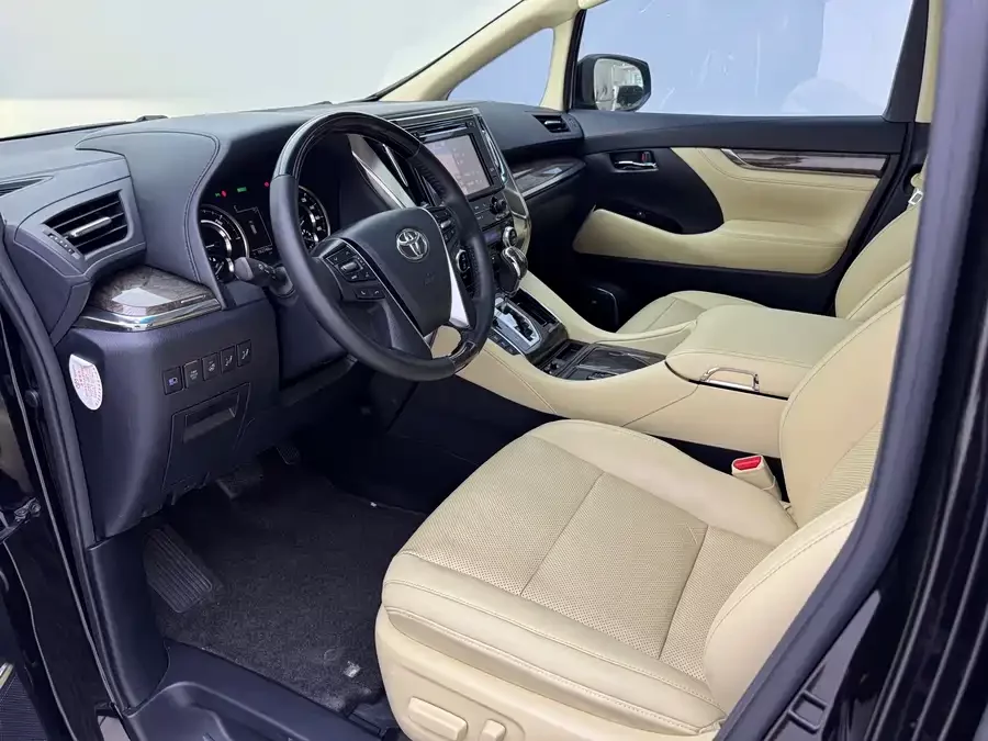 Toyota Crown Vellfire