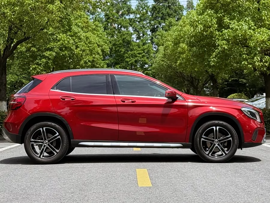 Mercedes Benz GLA